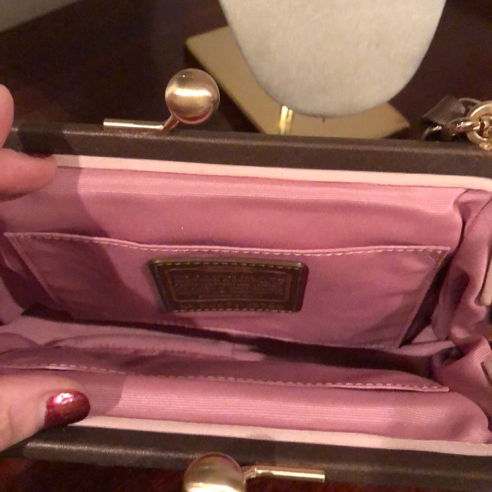 Unique Coach Handbag. - Picture 2 of 6